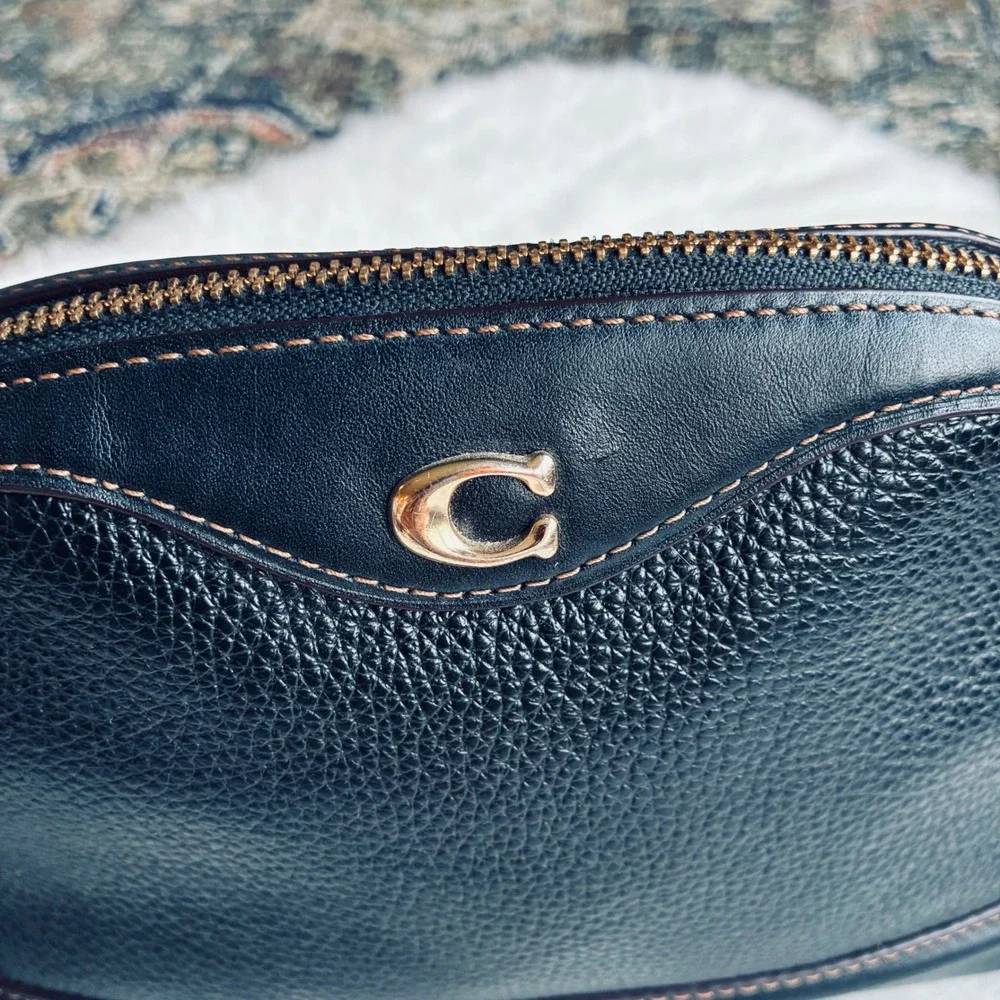 Coach Ivie F37863 Pebbled Leather Camera Crossbody Purse Black Gold Logo Bag